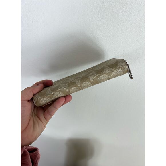 Coach Beige and light tan Shoulder Bag with matching wallet - Picture 13 of 16